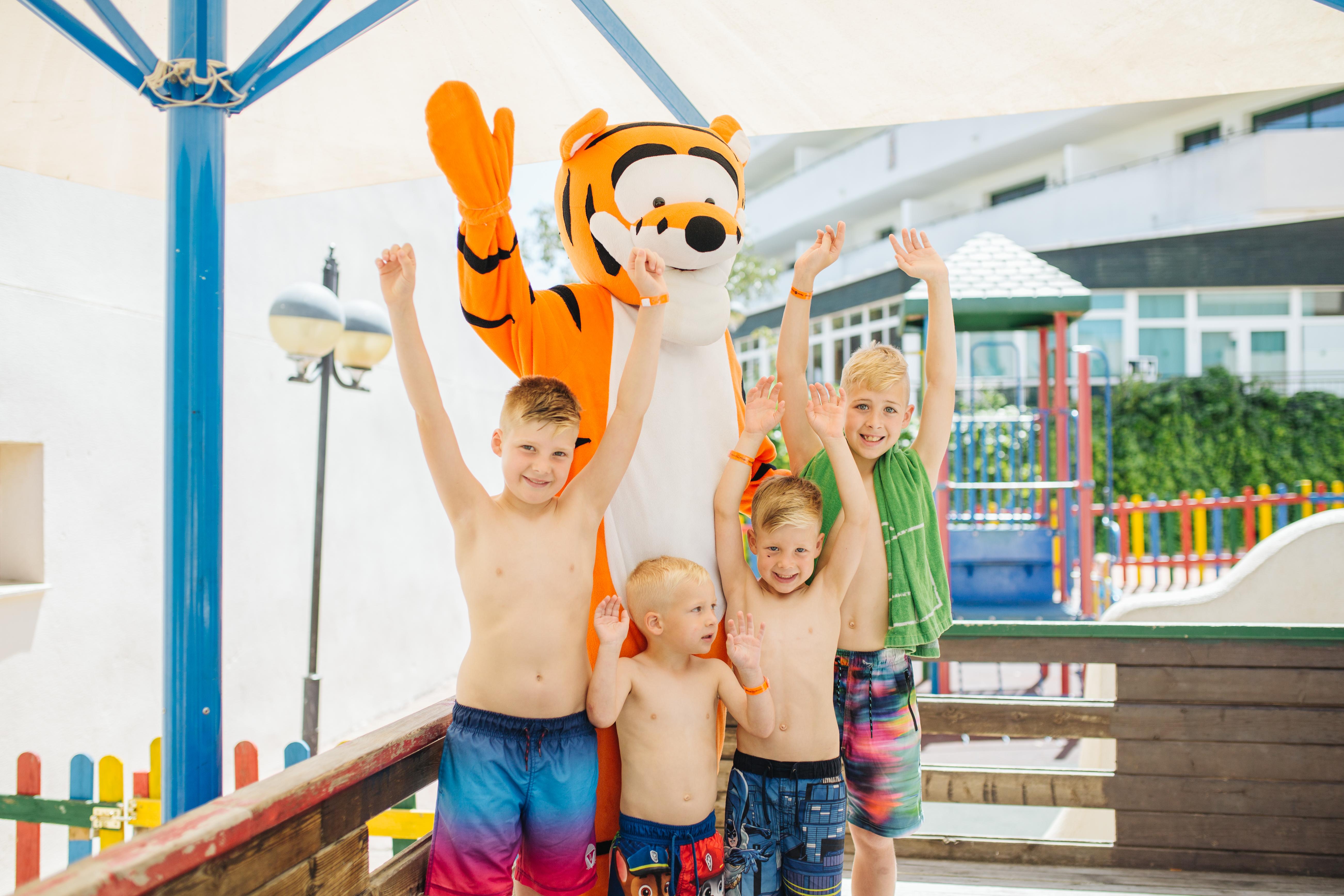 Festival Village Салоу Экстерьер фото